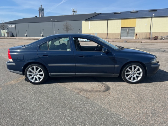 980442-6 Volvo S60 2.4 - 2001