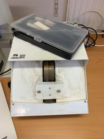 898982-5 Auto-Lensmeter and SEFO 123 hand grinder