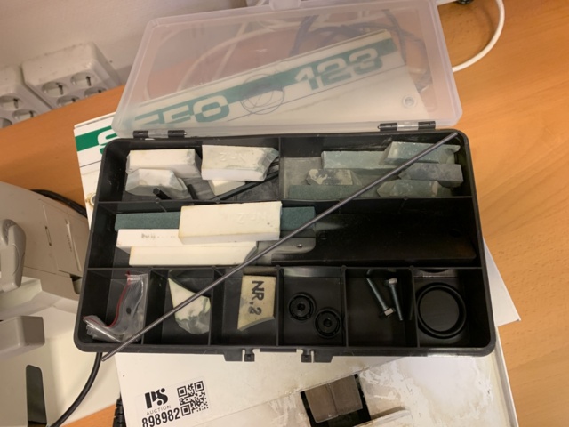 898982-8 Auto-Lensmeter and SEFO 123 hand grinder