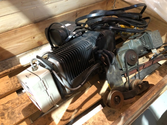 1016330-8 Puominosturi x 2 (250kg ja 125kg, myydään osiksi)