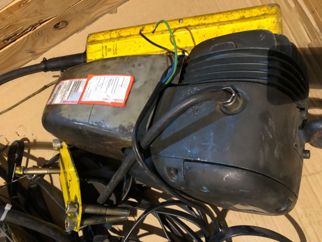 1016330-12 Puominosturi x 2 (250kg ja 125kg, myydään osiksi)