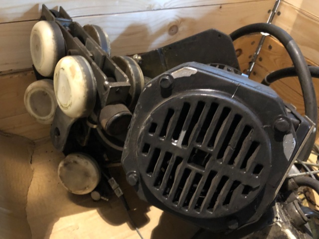 1016330-13 Puominosturi x 2 (250kg ja 125kg, myydään osiksi)