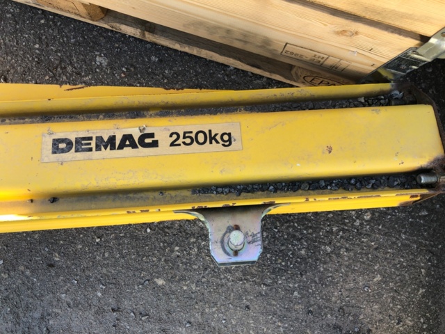 1016330-2 Puominosturi x 2 (250kg ja 125kg, myydään osiksi)