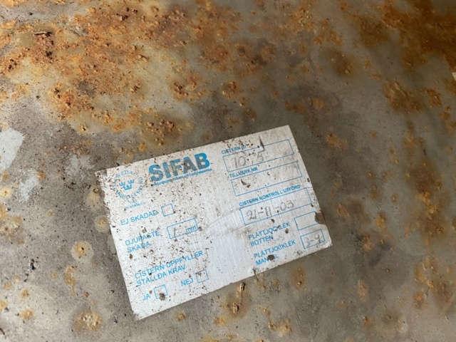 1016579-3 Dieseltank med pump & räkneverk - 20 fot container