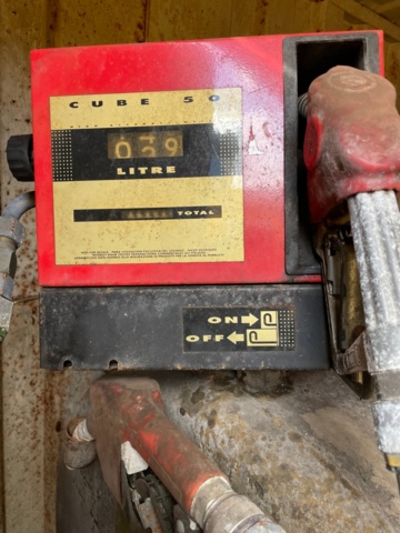 1016579-8 Dieseltank med pump & räkneverk - 20 fot container