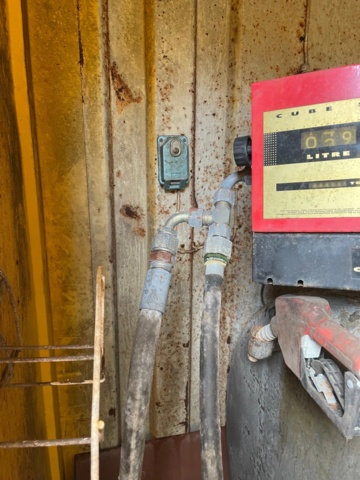 1016579-10 Dieseltank med pump & räkneverk - 20 fot container