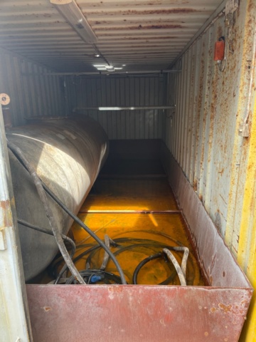 1016579-14 Dieseltank med pump & räkneverk - 20 fot container