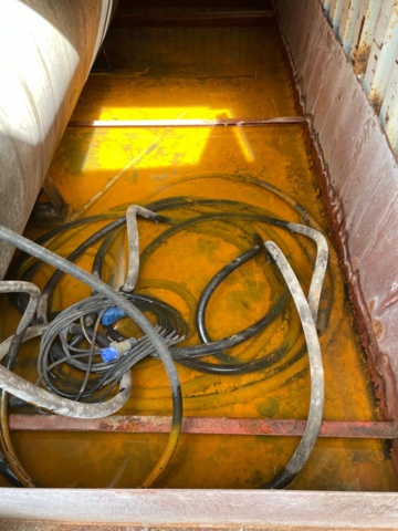 1016579-16 Dieseltank med pump & räkneverk - 20 fot container