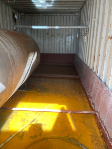 1016579-18 Dieseltank med pump & räkneverk - 20 fot container