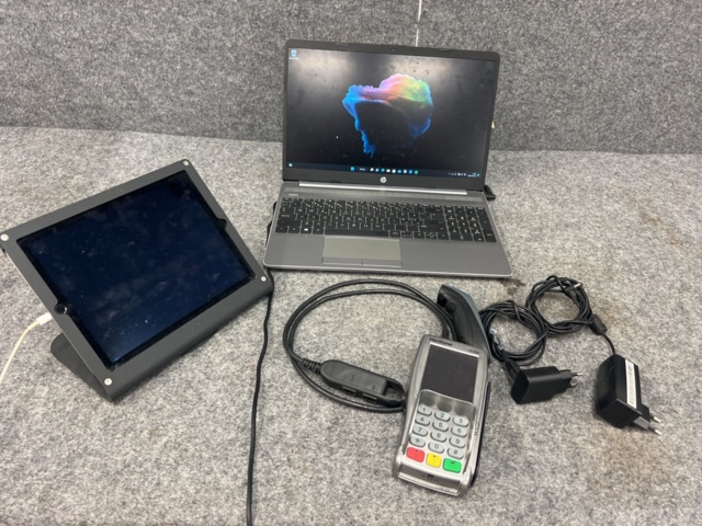 981002-1 Computer, iPad, card reader