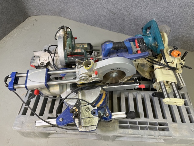 962838-15 Miter saw x3 Makita & Metabo