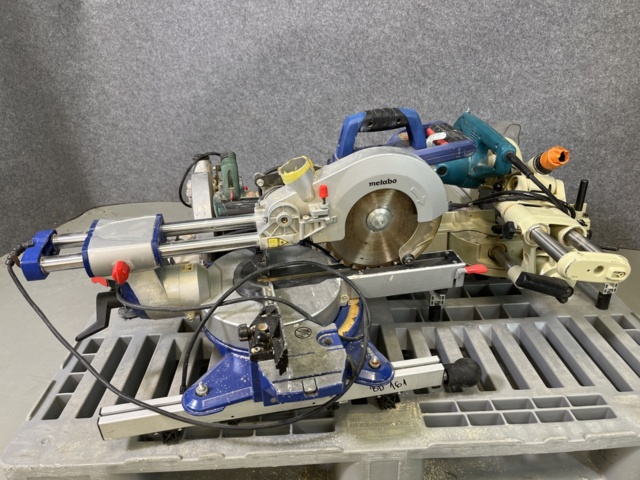 962838-2 Miter saw x3 Makita & Metabo