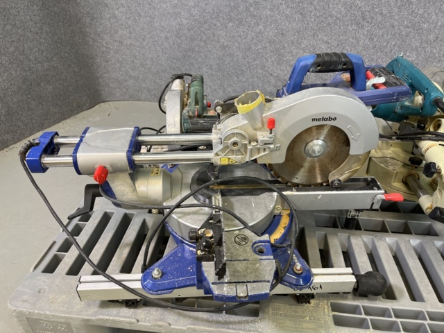 962838-3 Miter saw x3 Makita & Metabo