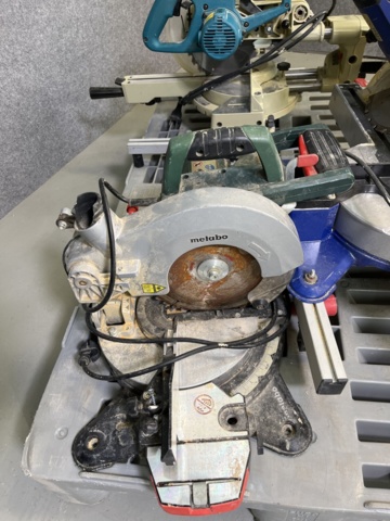962838-10 Miter saw x3 Makita & Metabo