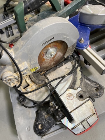 962838-13 Miter saw x3 Makita & Metabo