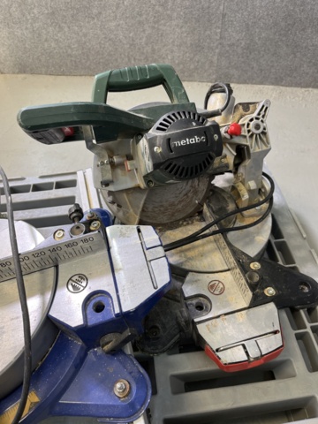 962838-12 Miter saw x3 Makita & Metabo