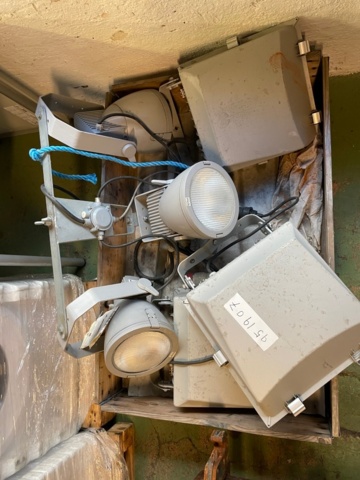 951907-1 Lamps for lighting masts