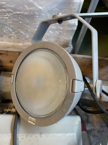 951907-3 Lamps for lighting masts