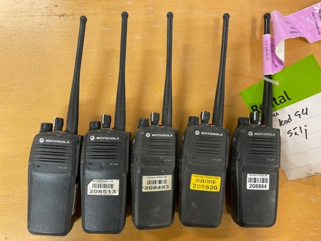 951908-1 5 Walkie Talkies - Motorola DP 3400