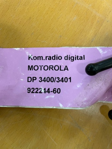 951908-2 5 Walkie Talkies - Motorola DP 3400