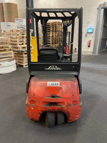 1017775-5 Counterweight tractor Linde E18 - 1999