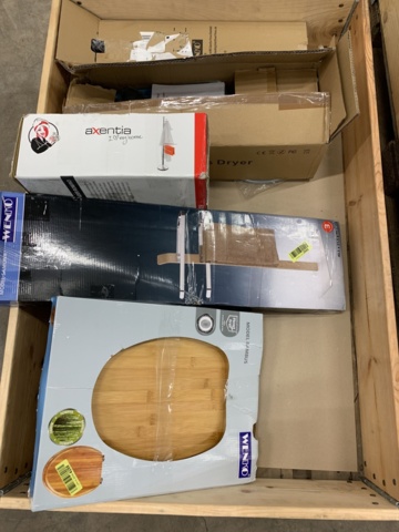 1014357-2 Assortment of bathroom accessories