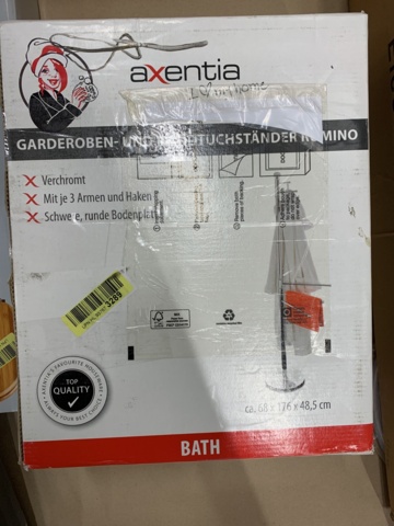 1014357-5 Assortment of bathroom accessories