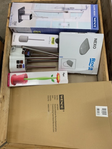 1014357-8 Assortment of bathroom accessories