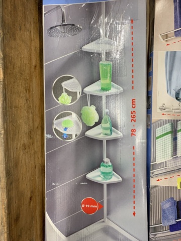 1014357-16 Assortment of bathroom accessories