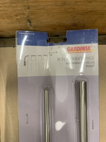 1014357-18 Assortment of bathroom accessories