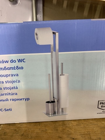 1014357-19 Assortment of bathroom accessories