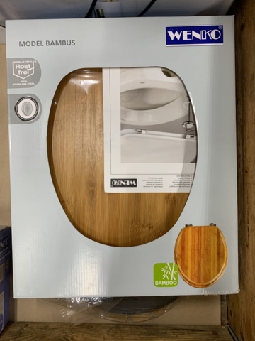 1014357-24 Assortment of bathroom accessories