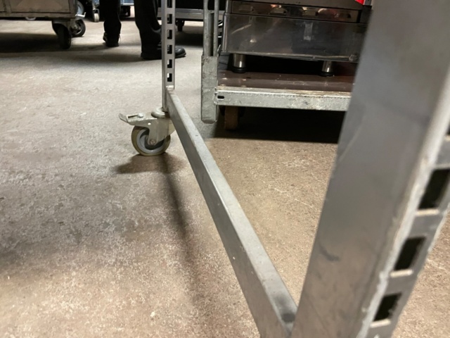 1017967-4 Sheet metal shelf with three shelves on wheels