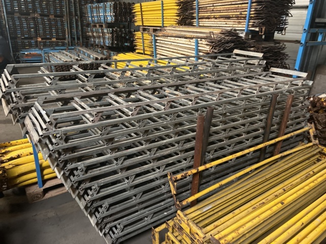 981221-1 Scaffolding stairs, approx. 28 pieces, dimensions 260x43cm