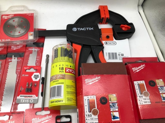 1018995-7 Assortment of construction accessories - Shipping included (L-684)