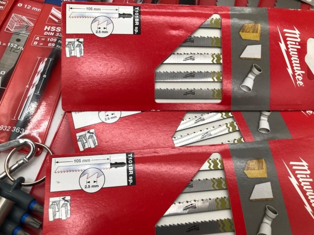 1018995-8 Assortment of construction accessories - Shipping included (L-684)