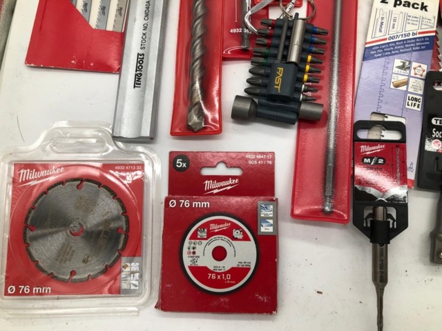 1018995-12 Assortment of construction accessories - Shipping included (L-684)