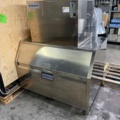 897885-1 Large water-cooled ice machine Pokka KV290 with associated ice bin. 270 kg/day