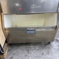 897885-3 Large water-cooled ice machine Pokka KV290 with associated ice bin. 270 kg/day