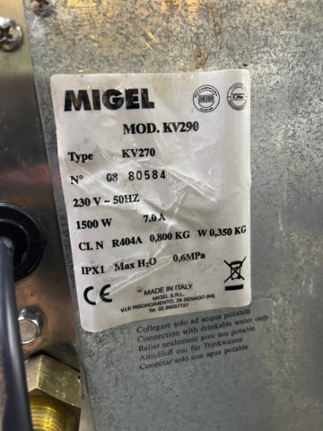 897885-5 Large water-cooled ice machine Pokka KV290 with associated ice bin. 270 kg/day