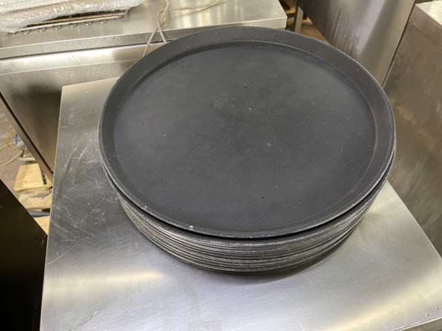 897912-2 11 rubberized serving trays