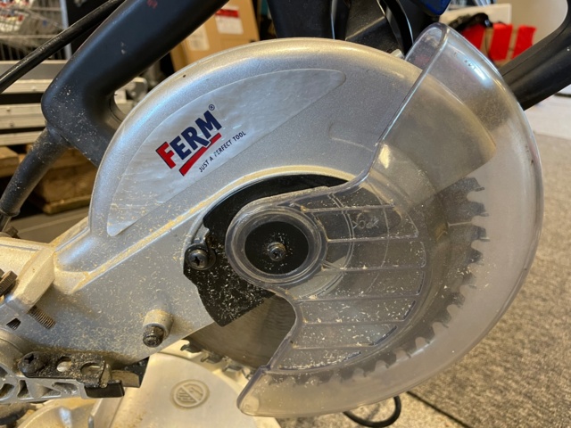 1019037-4 Miter & miter saw Ferm FKZ 210S