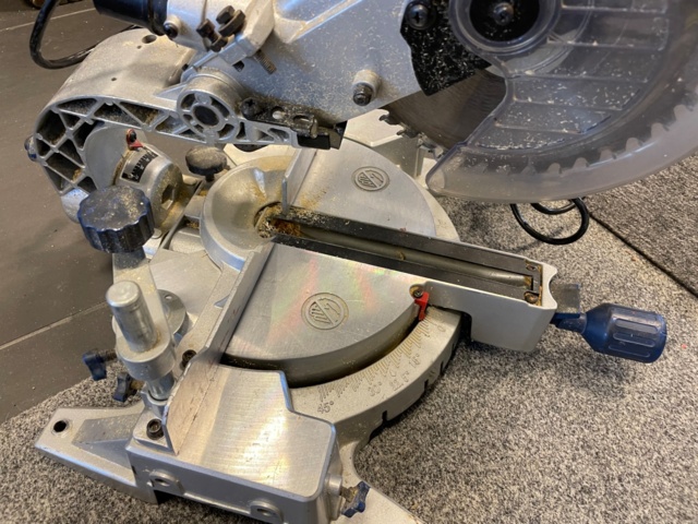 1019037-5 Miter & miter saw Ferm FKZ 210S