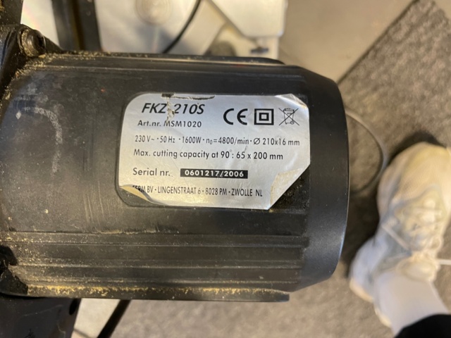 1019037-6 Miter & miter saw Ferm FKZ 210S