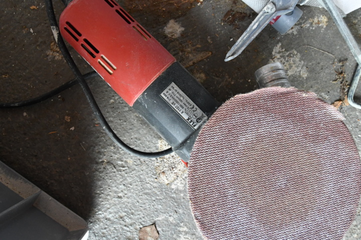 1019984-11 Lots of machinery and painting equipment