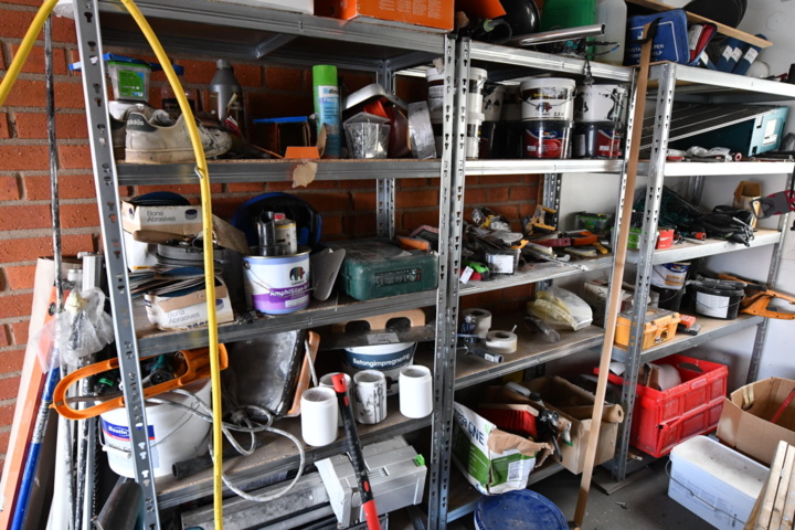 1019984-14 Lots of machinery and painting equipment