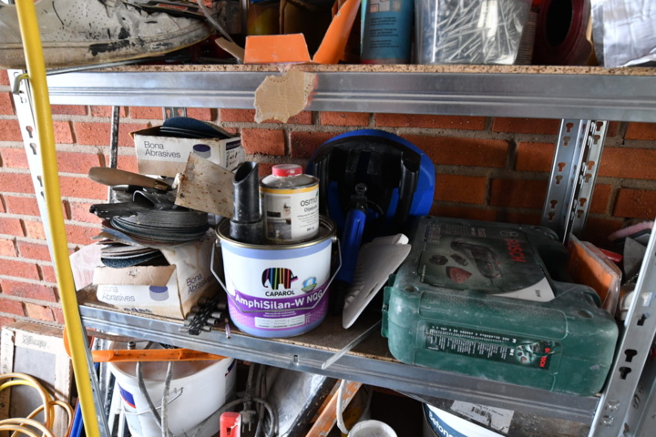 1019984-16 Lots of machinery and painting equipment