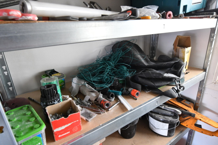 1019984-25 Lots of machinery and painting equipment