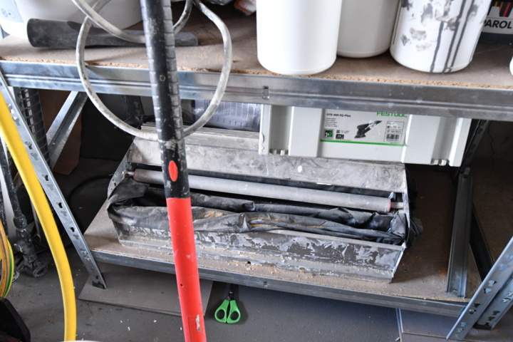 1019984-26 Lots of machinery and painting equipment