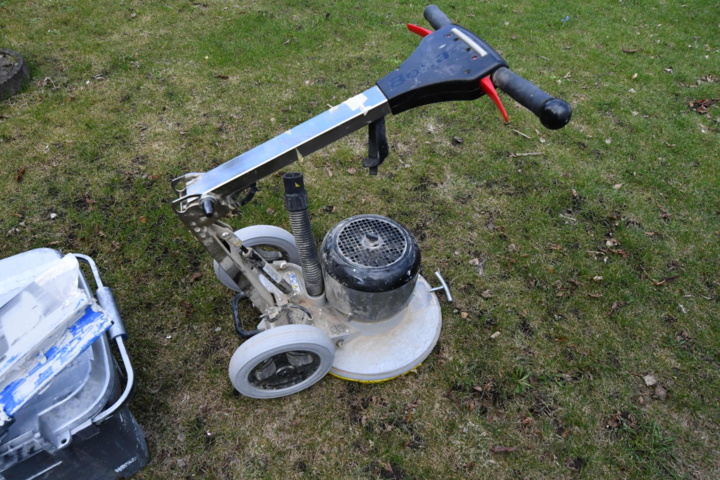 1019984-28 Lots of machinery and painting equipment